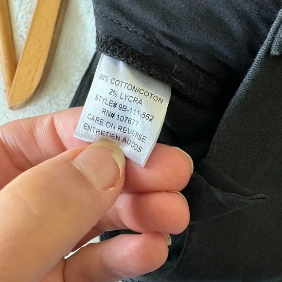 Alice + Olivia black stretchy Bermuda Shorts size 4 - Picture 6 of 6